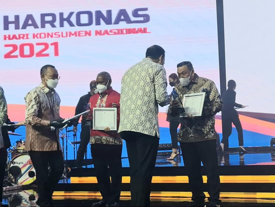 Gubernur Maluku, Murad Ismail Terima Penghargaan Pemerintah Daerah Peduli Perlindungan Konsumen